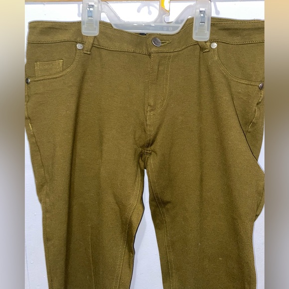 Used - Picture 2 of 7